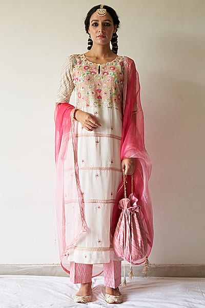 White Thread Hand Embroidered Kurta Set by Kanika sharma