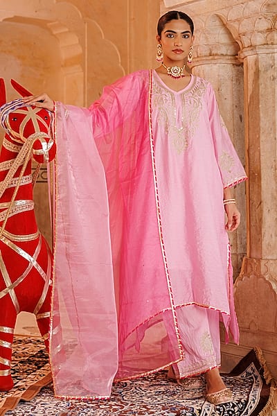 Pink Chanderi Aari Embroidered Kurta Set by Bannhi by Priyanka Rathore