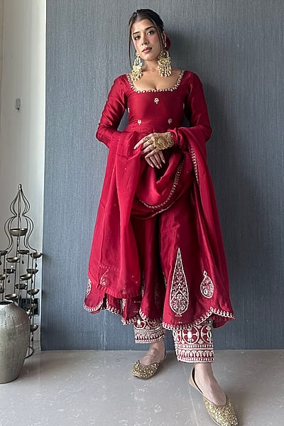 Rustic Red Chanderi & Organza Thread Embroidered Kurta Set by Kisakshi Jaipur