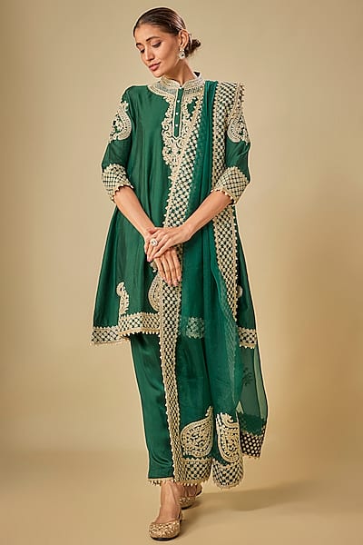 Green Chanderi Silk Kashmiri Tilla Embroidered Kurta Set by Sheetal Batra