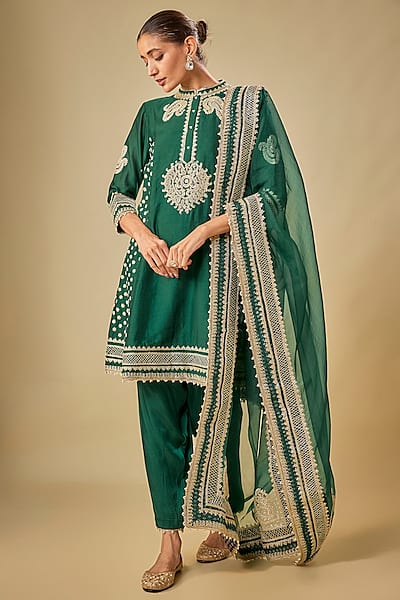 Green Chanderi Silk Kashmiri Tilla Embroidered Kurta Set by Sheetal Batra